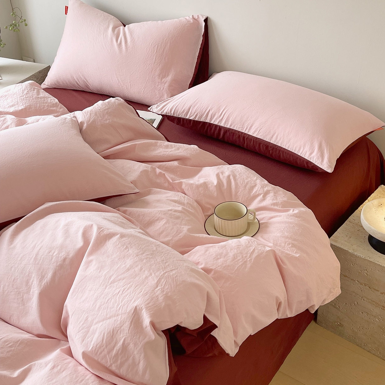 91家纺网 家纺一手货源 找家纺 春皖家纺 2026春夏新款双拼全棉纯棉水洗棉四件套 樱花粉+可可红