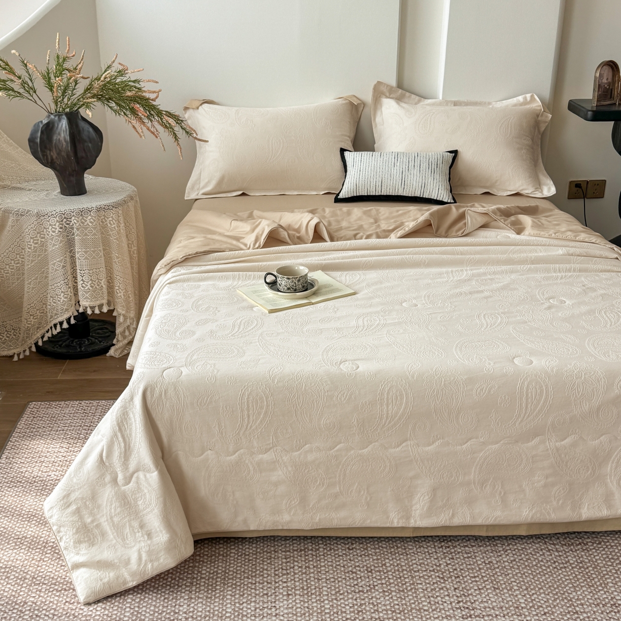 91家纺网 家纺一手货源 找家纺 玉相逢 2026春夏新款全棉60S长绒棉立体厚织提花夏被四件套 腰果-米杏