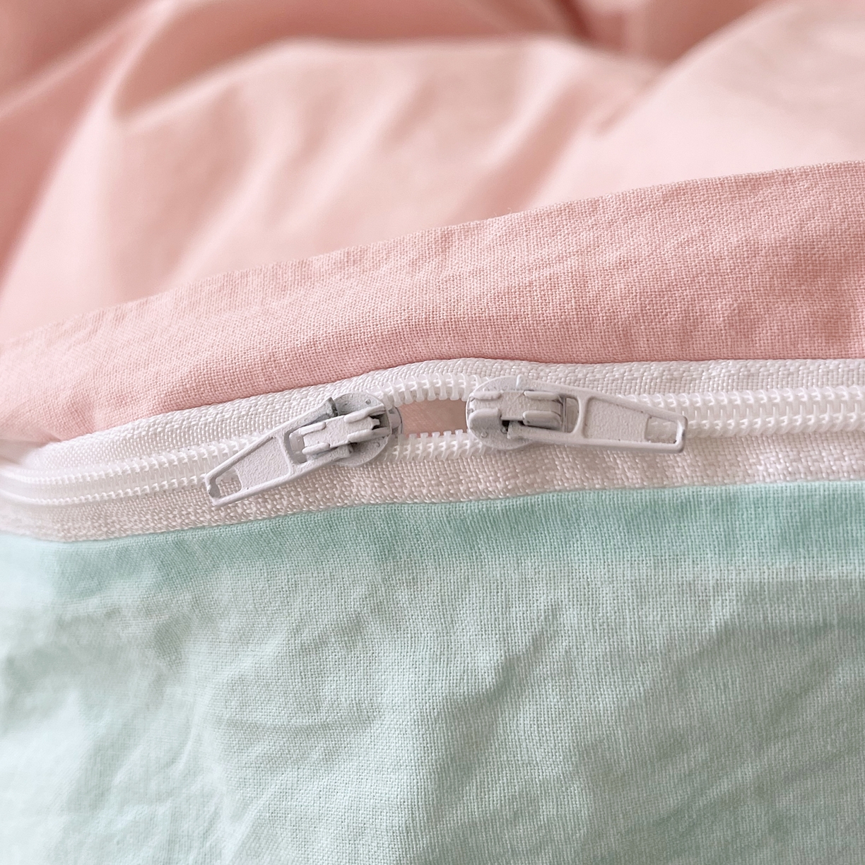 91家纺网 家纺一手货源 找家纺 春皖家纺 2026春夏新款双拼全棉纯棉水洗棉四件套 樱花粉-翠兰