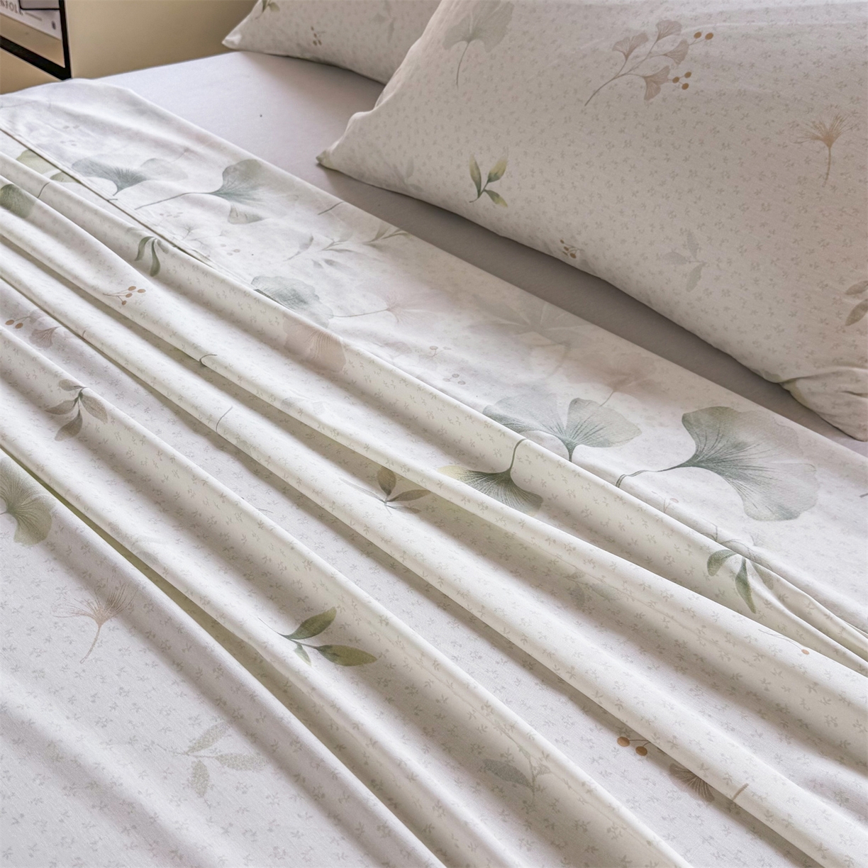 91家纺网 家纺一手货源 找家纺 晨晨家纺 2026春夏新款小清新全棉纯棉印花床单三件套 幸运叶