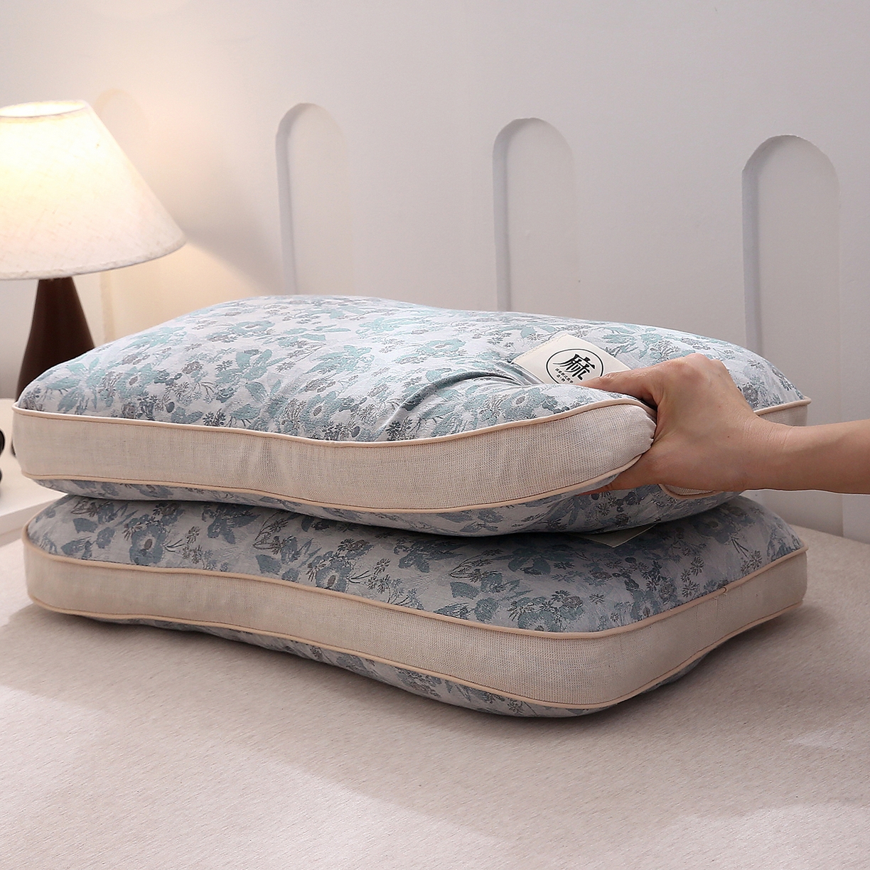 91家纺网 家纺一手货源 找家纺 （总）梦叶草 2026新款棉麻荞麦提花护颈枕