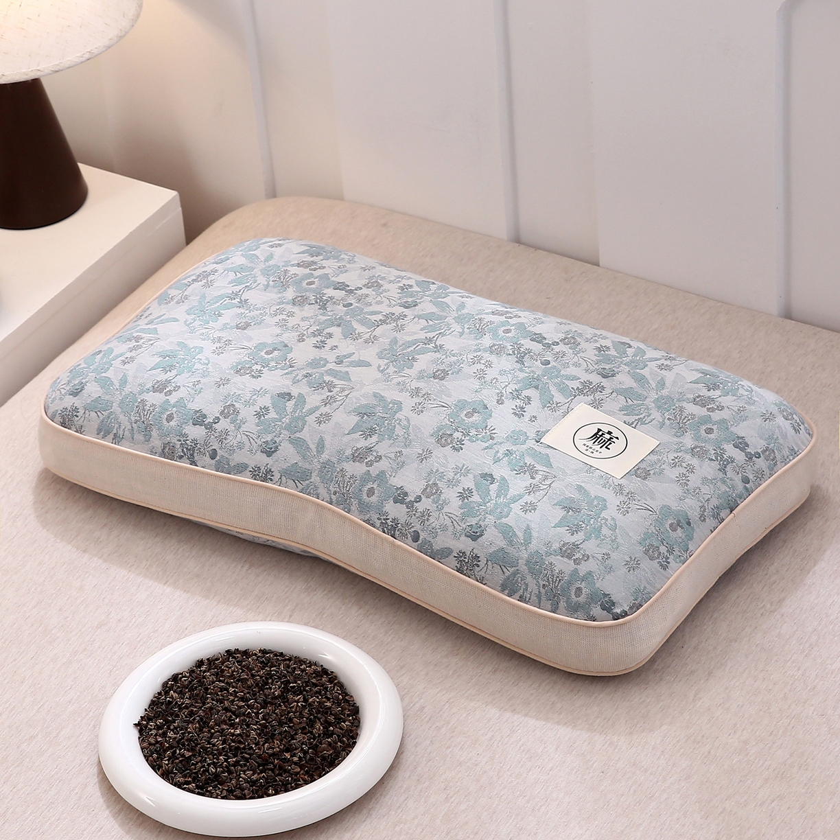 91家纺网 家纺一手货源 找家纺 （总）梦叶草 2026新款棉麻荞麦提花护颈枕