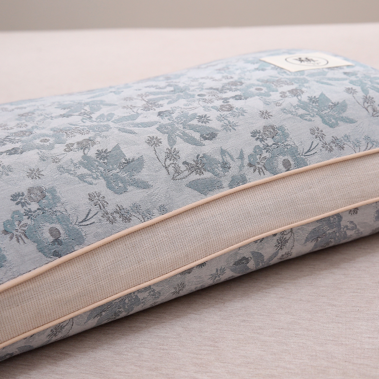 91家纺网 家纺一手货源 找家纺 （总）梦叶草 2026新款棉麻荞麦提花护颈枕