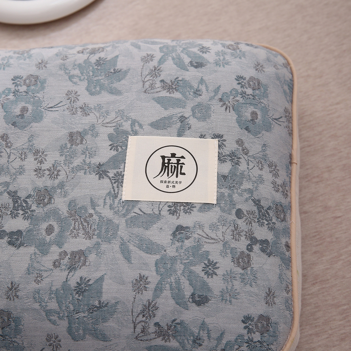 91家纺网 家纺一手货源 找家纺 （总）梦叶草 2026新款棉麻荞麦提花护颈枕