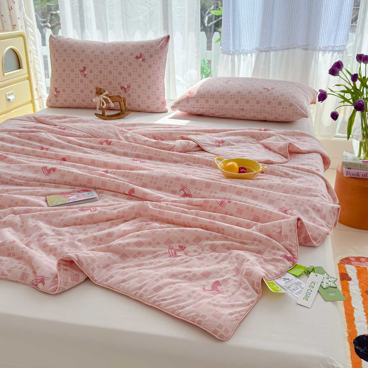 91家纺网 家纺一手货源 找家纺 弗苓家纺 2026新款麻绳款锦氨凉感丝夏被夏凉被空调被 粉红马