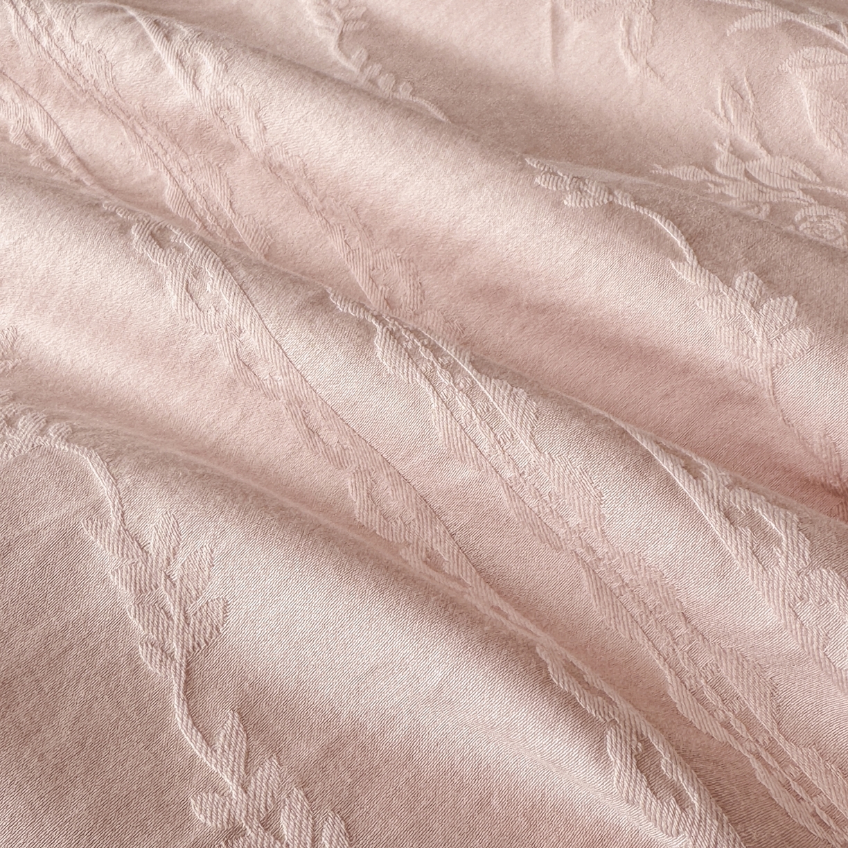 91家纺网 家纺一手货源 找家纺 玉相逢 2026春夏新款全棉60S长绒棉立体厚织提花夏被四件套 花漾甜心-唯美粉