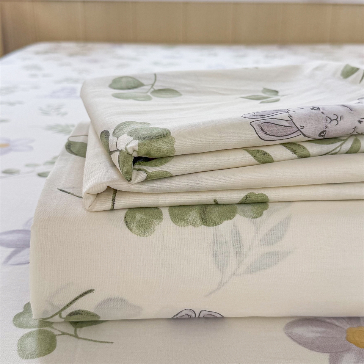 91家纺网 家纺一手货源 找家纺 晨晨家纺 2026春夏新款小清新全棉纯棉印花床单三件套 安妮兔