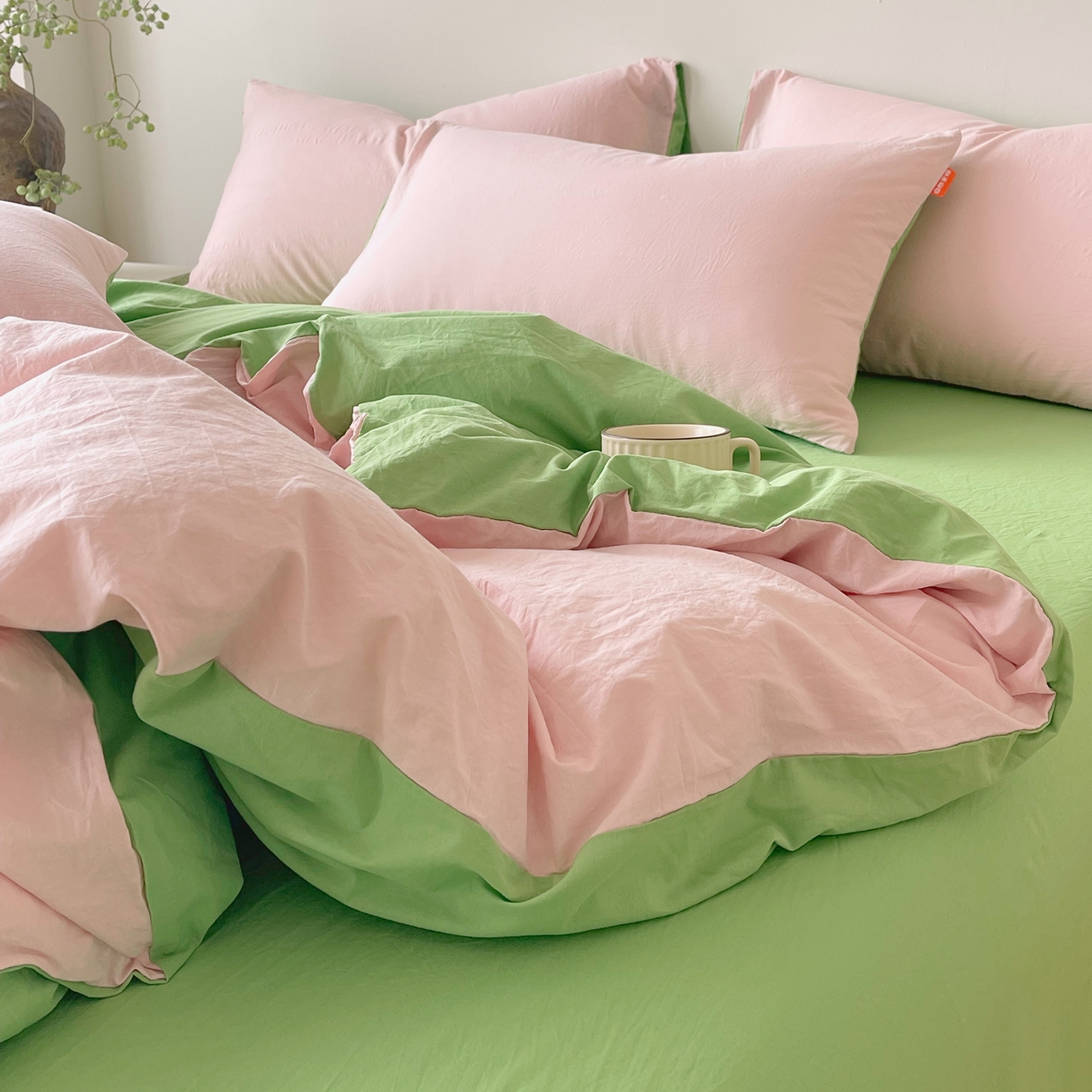 91家纺网 家纺一手货源 找家纺 春皖家纺 2026春夏新款双拼全棉纯棉水洗棉四件套 樱花粉-青草绿