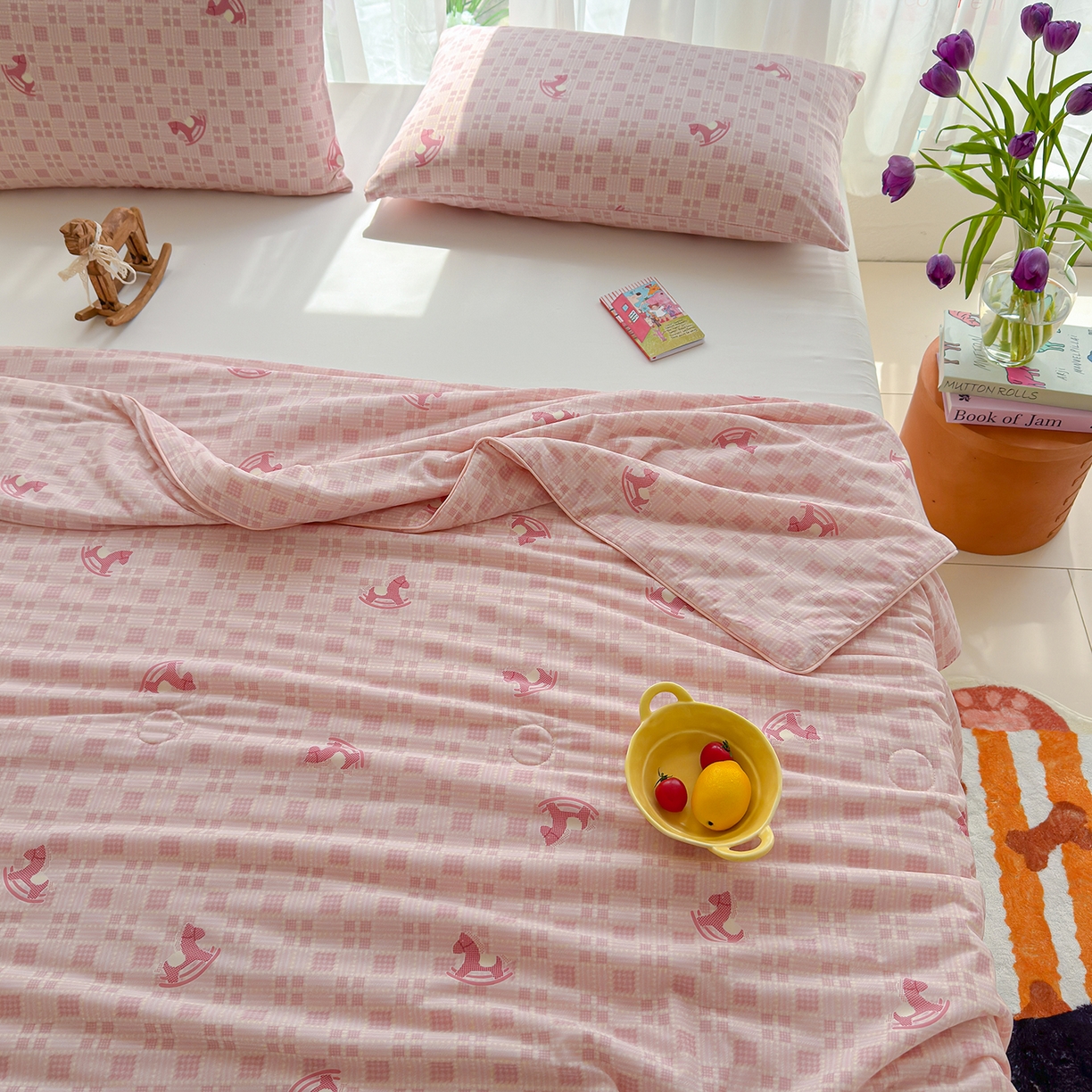 91家纺网 家纺一手货源 找家纺 弗苓家纺 2026新款麻绳款锦氨凉感丝夏被夏凉被空调被 粉红马