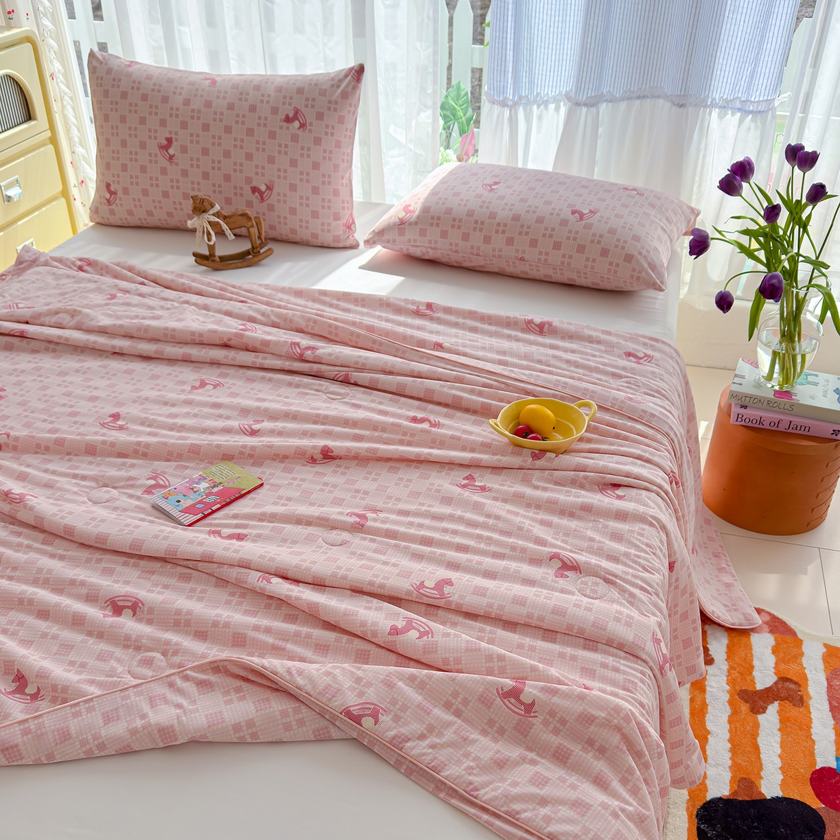 91家纺网 家纺一手货源 找家纺 弗苓家纺 2026新款麻绳款锦氨凉感丝夏被夏凉被空调被 粉红马