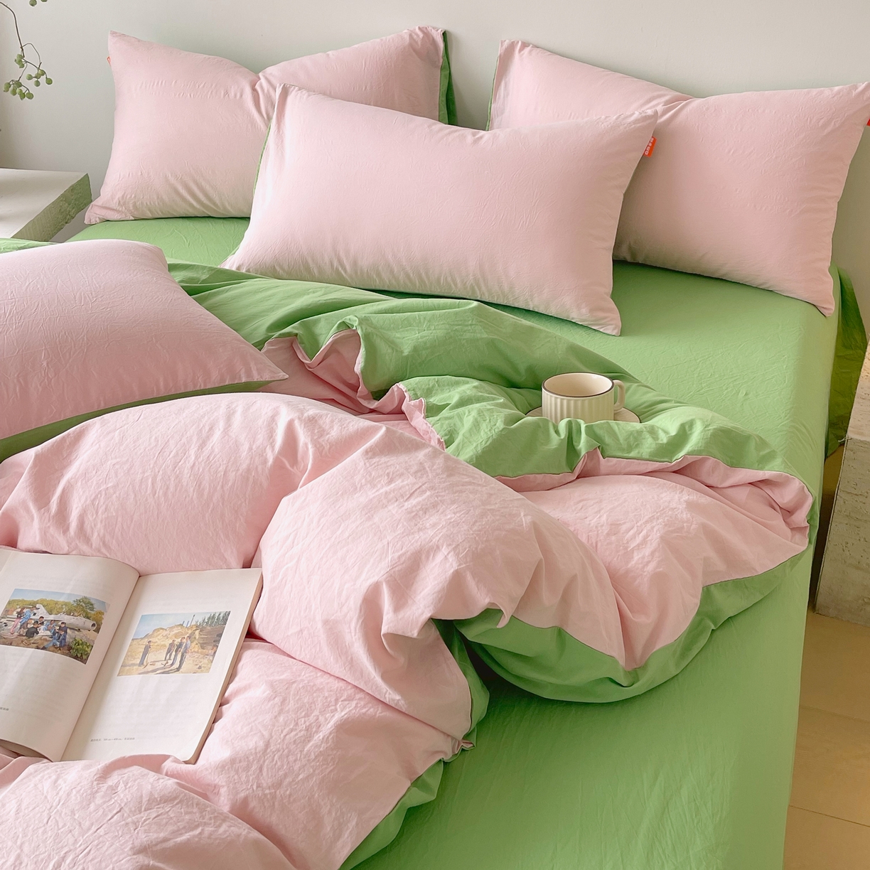 91家纺网 家纺一手货源 找家纺 春皖家纺 2026春夏新款双拼全棉纯棉水洗棉四件套 樱花粉-青草绿