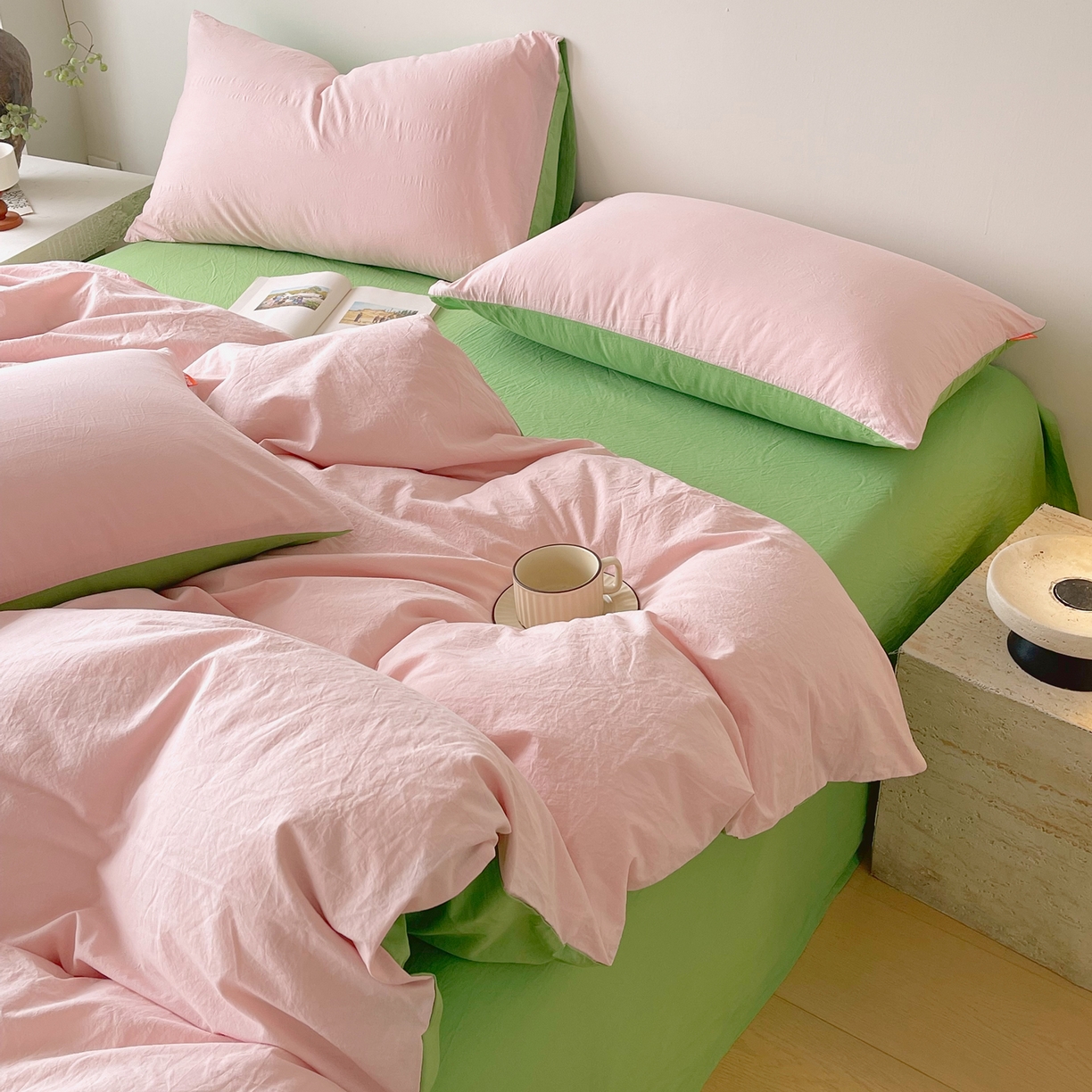 91家纺网 家纺一手货源 找家纺 春皖家纺 2026春夏新款双拼全棉纯棉水洗棉四件套 樱花粉-青草绿