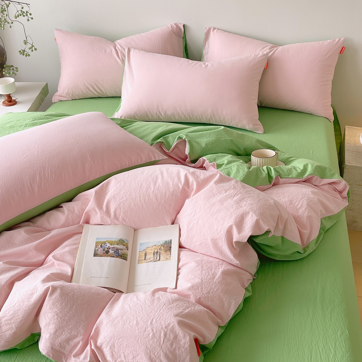 91家纺网 家纺一手货源 找家纺 春皖家纺 2026春夏新款双拼全棉纯棉水洗棉四件套 樱花粉-青草绿