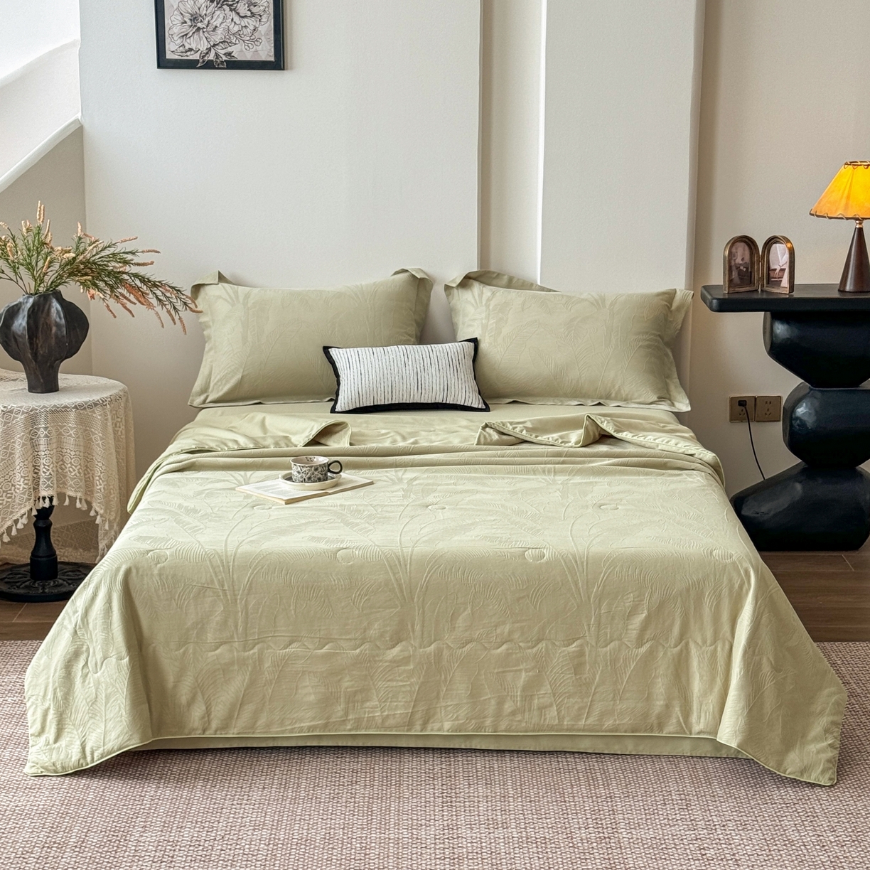 91家纺网 家纺一手货源 找家纺 玉相逢 2026春夏新款全棉60S长绒棉立体厚织提花夏被四件套 焦野-奶绿