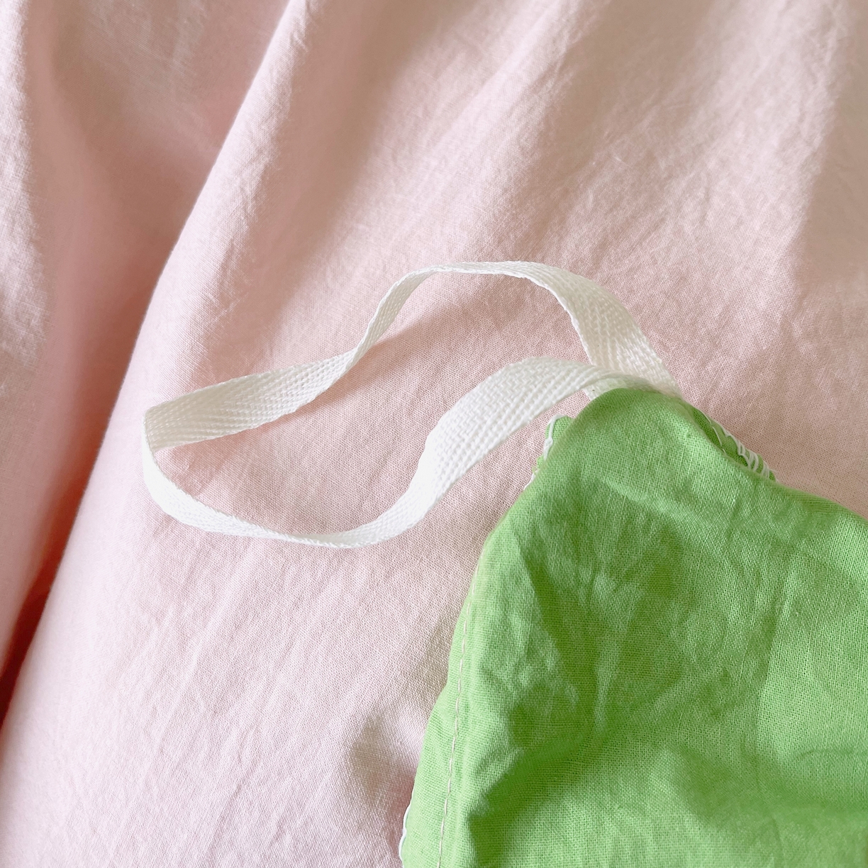 91家纺网 家纺一手货源 找家纺 春皖家纺 2026春夏新款双拼全棉纯棉水洗棉四件套 樱花粉-青草绿