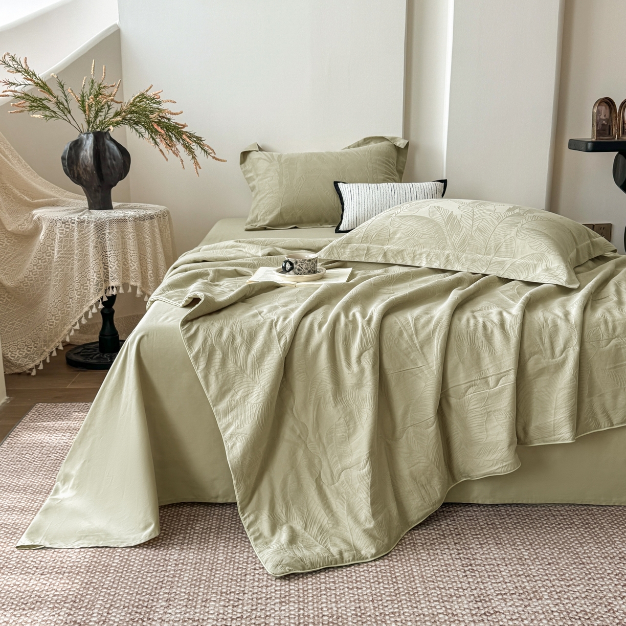 91家纺网 家纺一手货源 找家纺 玉相逢 2026春夏新款全棉60S长绒棉立体厚织提花夏被四件套 焦野-奶绿