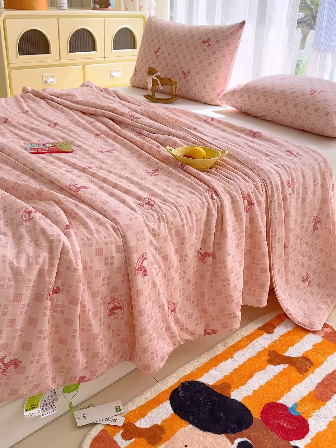 91家纺网 家纺一手货源 找家纺 弗苓家纺 2026新款麻绳款锦氨凉感丝夏被夏凉被空调被 粉红马