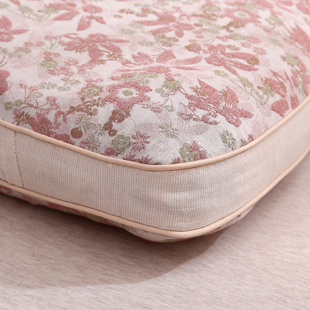 91家纺网 家纺一手货源 找家纺 梦叶草 2026新款棉麻荞麦提花护颈枕 橘红叶子