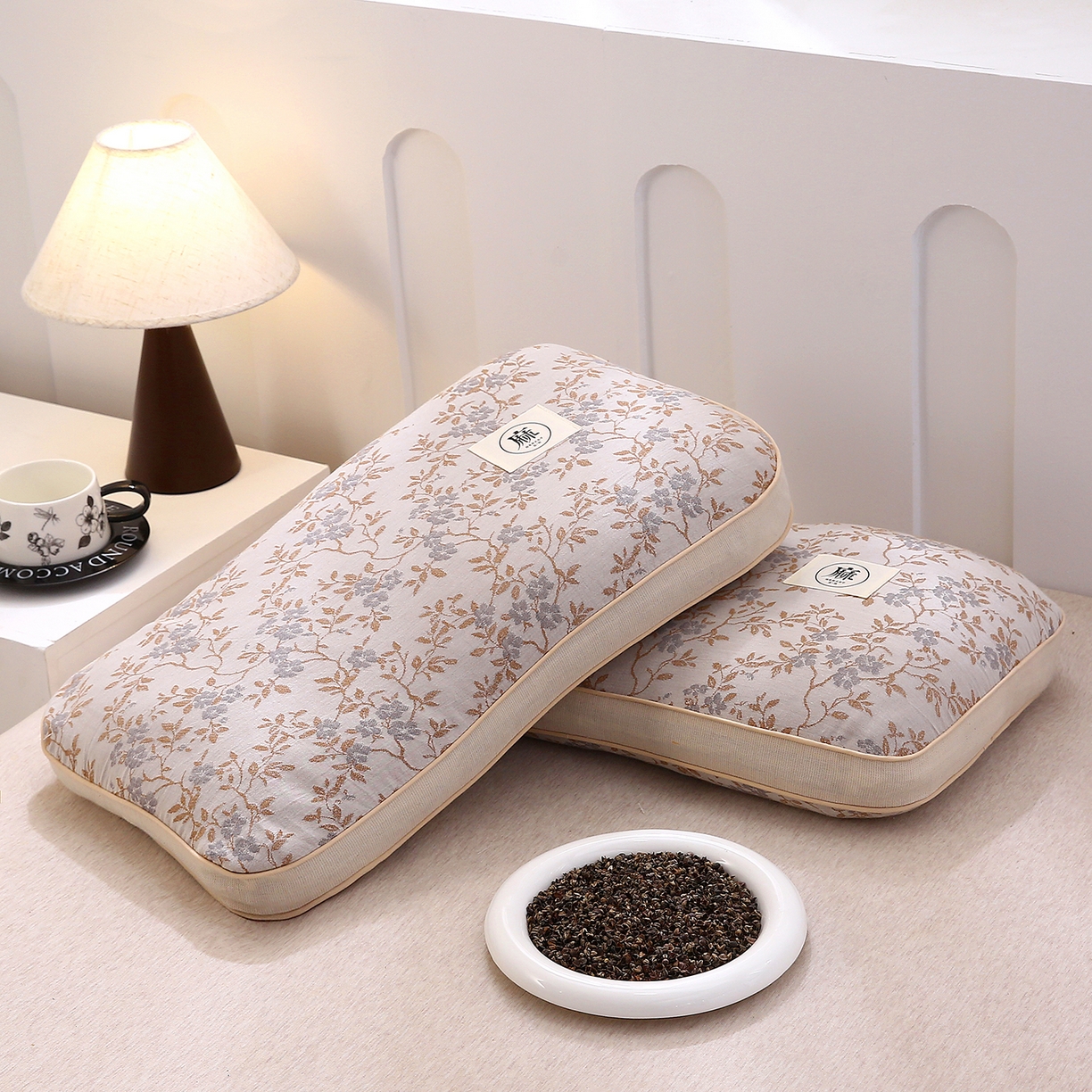 91家纺网 家纺一手货源 找家纺 梦叶草 2026新款棉麻荞麦提花护颈枕 咖色叶子