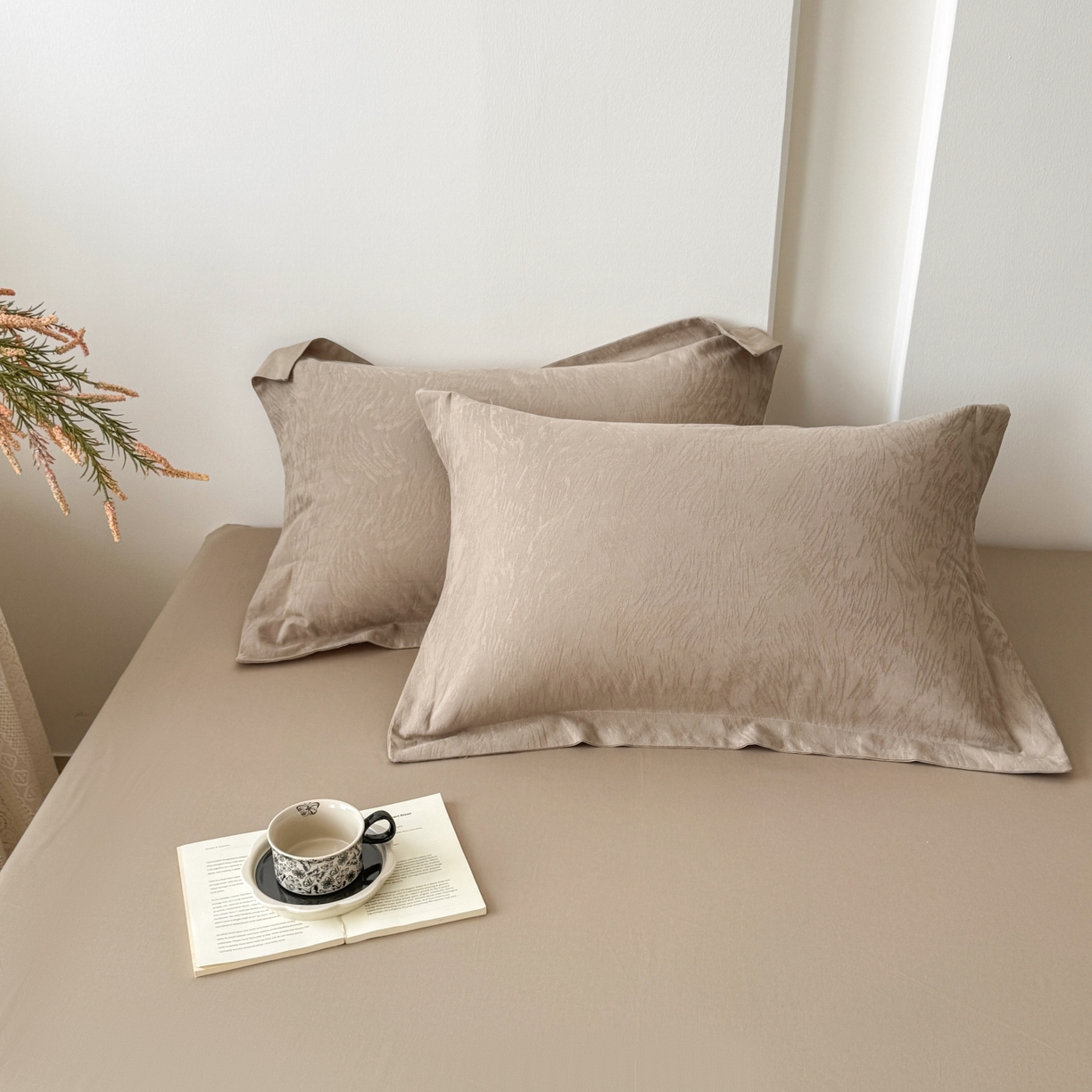 91家纺网 家纺一手货源 找家纺 玉相逢 2026春夏新款全棉60S长绒棉立体厚织提花夏被四件套 克拉拉-金属灰