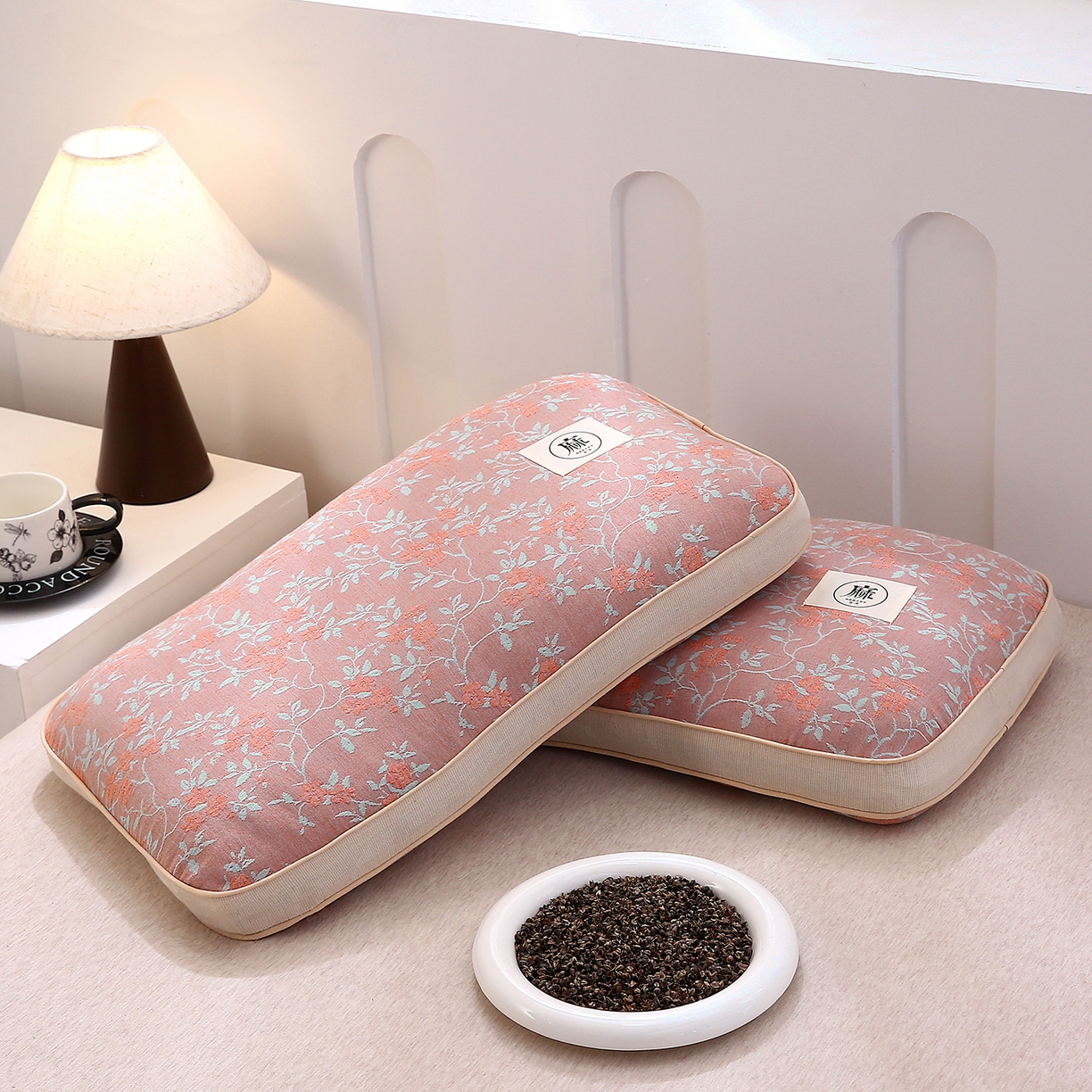 91家纺网 家纺一手货源 找家纺 梦叶草 2026新款棉麻荞麦提花护颈枕 玫红叶子