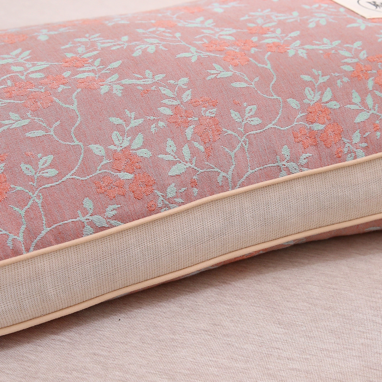 91家纺网 家纺一手货源 找家纺 梦叶草 2026新款棉麻荞麦提花护颈枕 玫红叶子