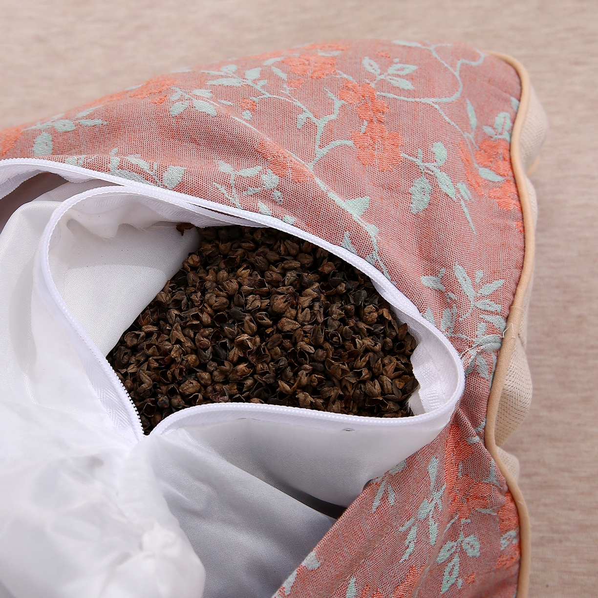 91家纺网 家纺一手货源 找家纺 梦叶草 2026新款棉麻荞麦提花护颈枕 玫红叶子