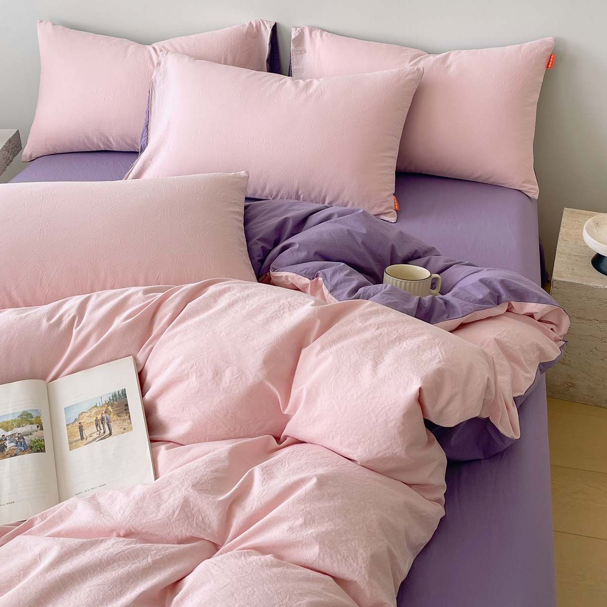 91家纺网 家纺一手货源 找家纺 春皖家纺 2026春夏新款双拼全棉纯棉水洗棉四件套 樱花粉-水晶紫