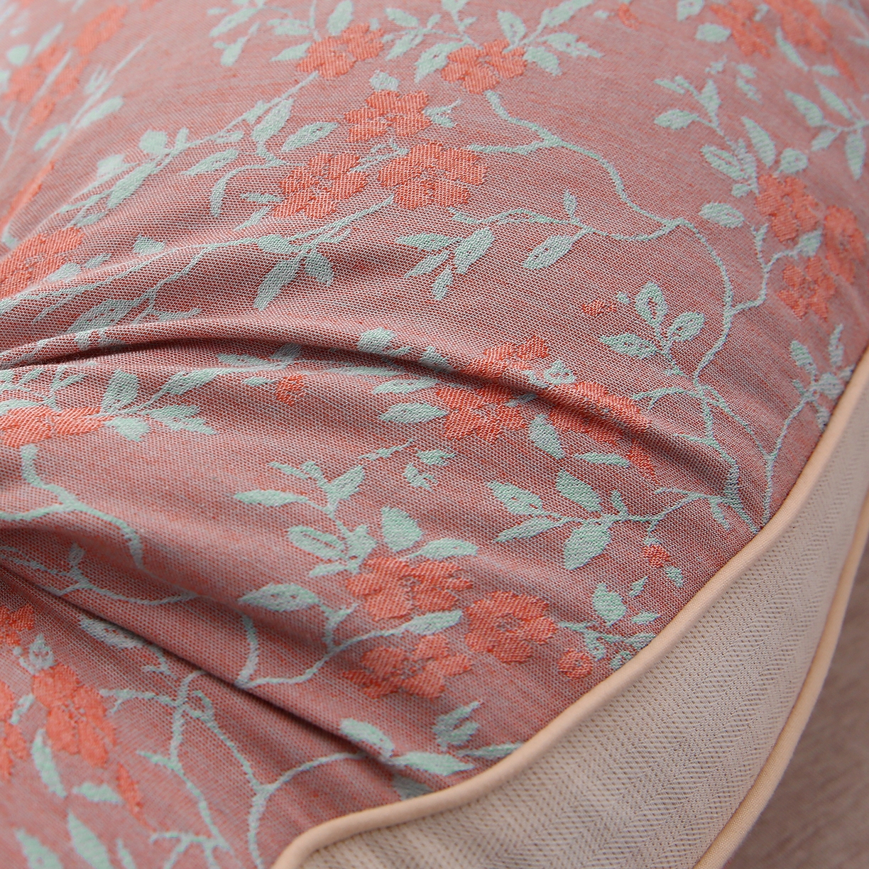 91家纺网 家纺一手货源 找家纺 梦叶草 2026新款棉麻荞麦提花护颈枕 玫红叶子