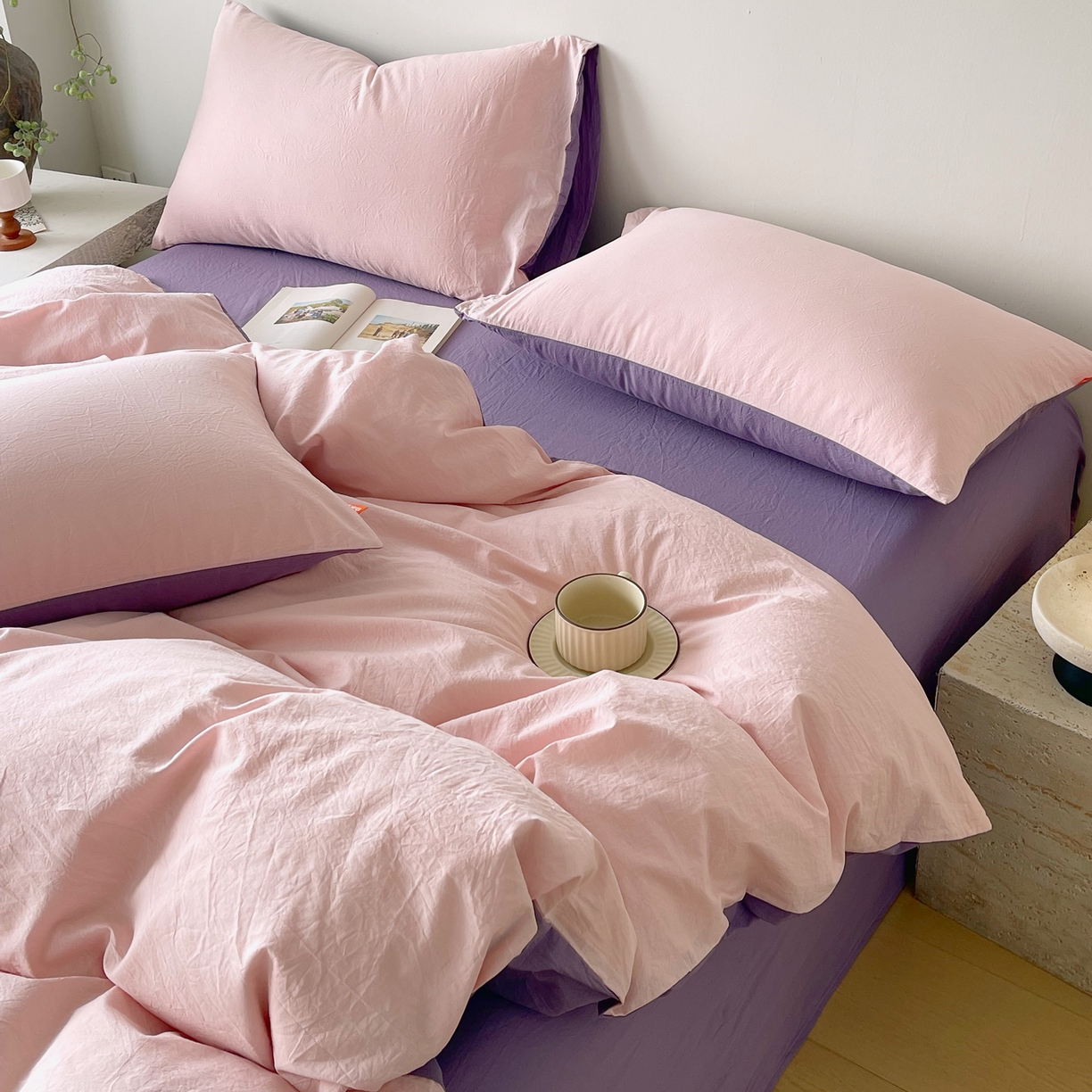 91家纺网 家纺一手货源 找家纺 春皖家纺 2026春夏新款双拼全棉纯棉水洗棉四件套 樱花粉-水晶紫