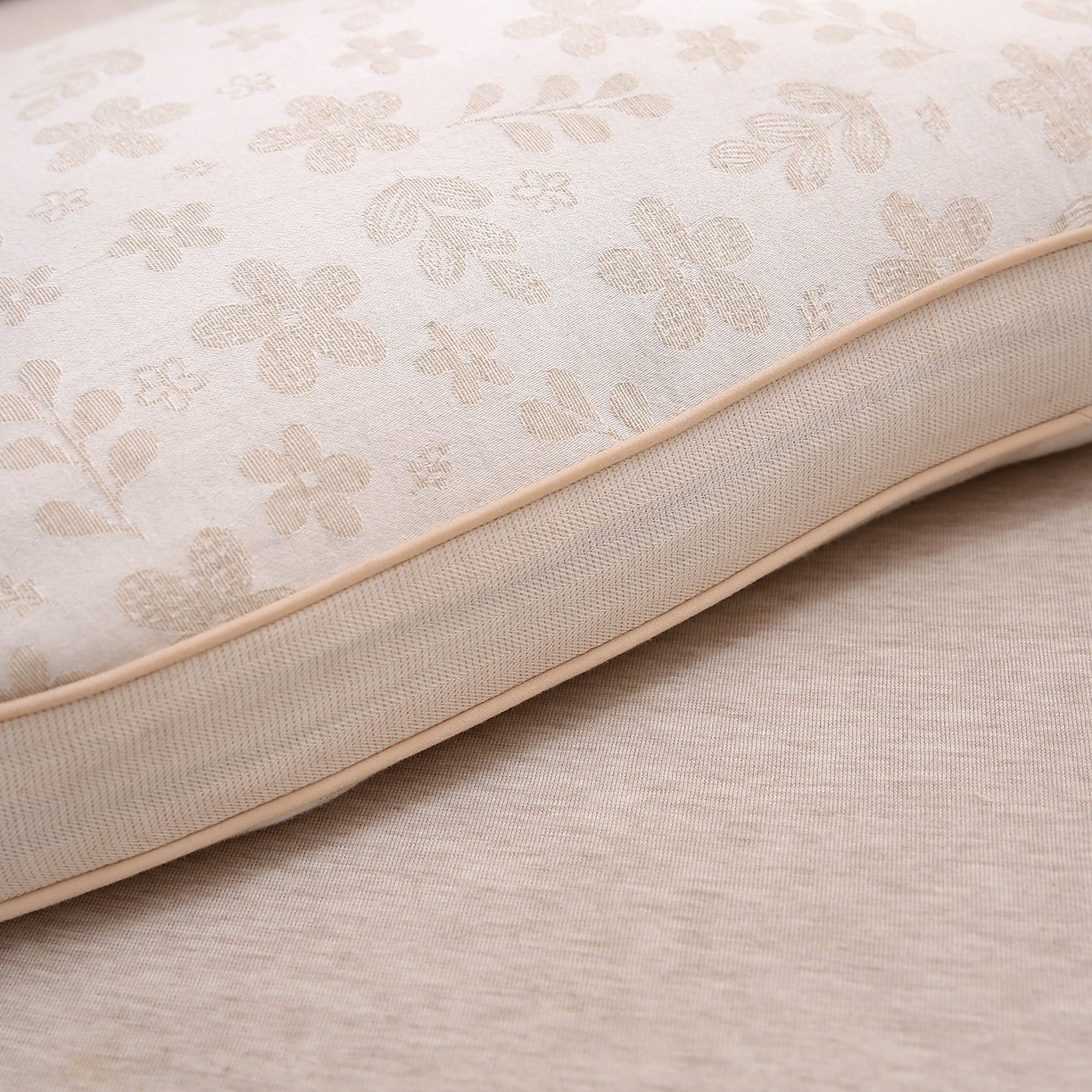 91家纺网 家纺一手货源 找家纺 梦叶草 2026新款棉麻荞麦提花护颈枕 米黄叶子