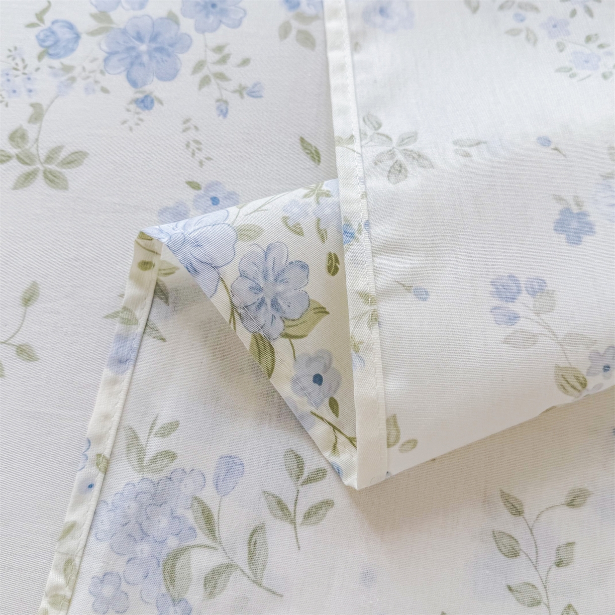 91家纺网 家纺一手货源 找家纺 晨晨家纺 2026春夏新款小清新全棉纯棉印花床单三件套 汀兰点素