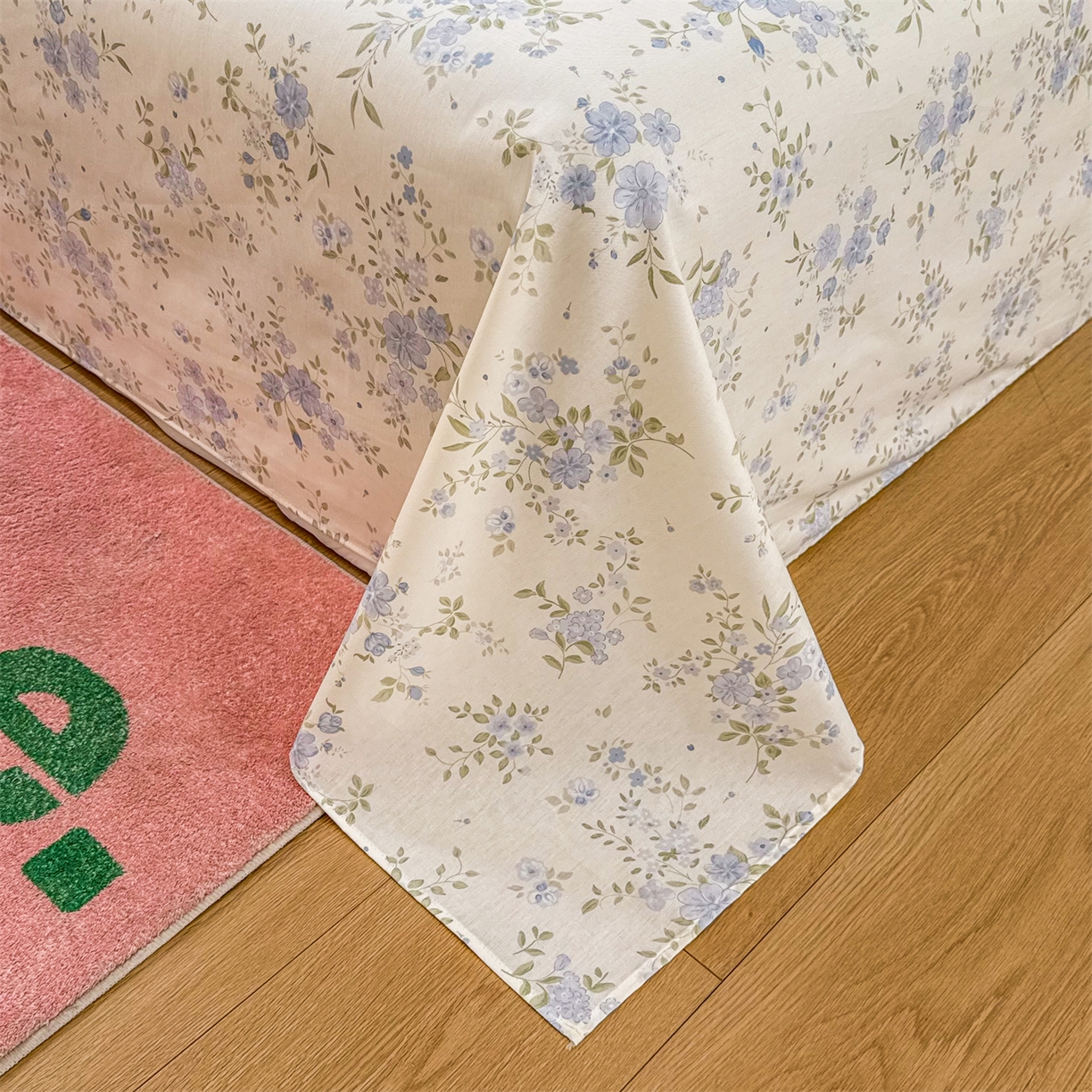 91家纺网 家纺一手货源 找家纺 晨晨家纺 2026春夏新款小清新全棉纯棉印花床单三件套 汀兰点素