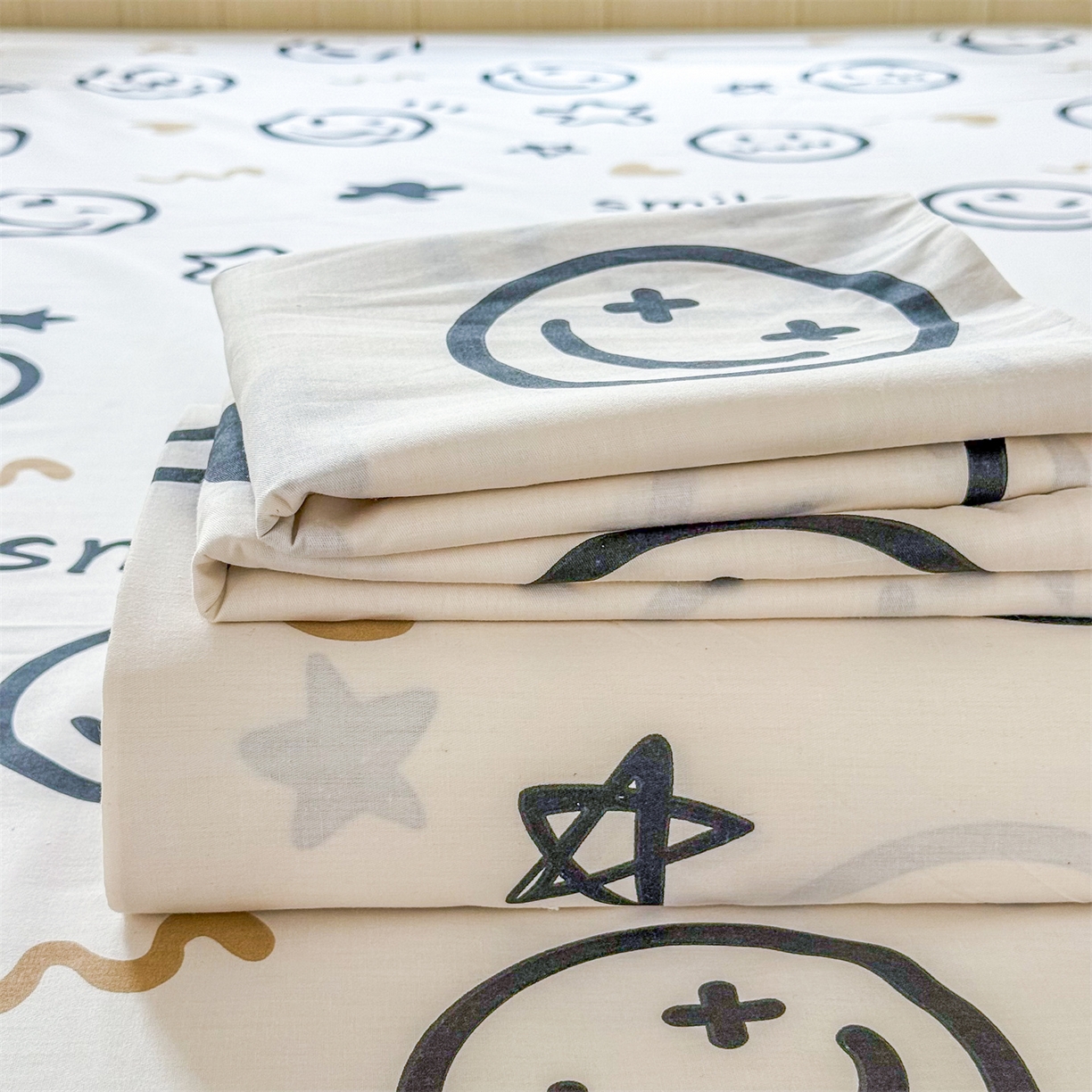 91家纺网 家纺一手货源 找家纺 晨晨家纺 2026春夏新款小清新全棉纯棉印花床单三件套 乐天派