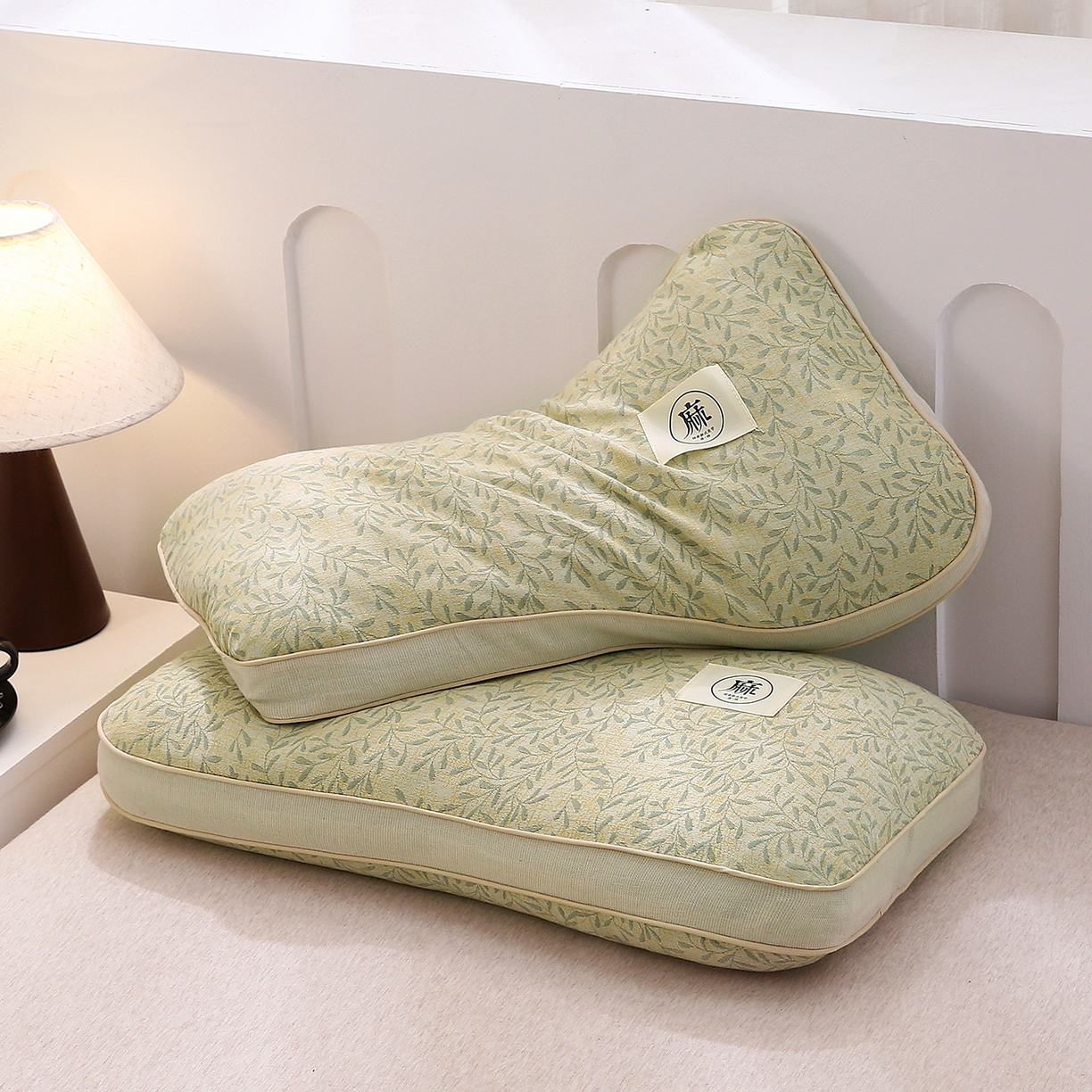 91家纺网 家纺一手货源 找家纺 梦叶草 2026新款棉麻荞麦提花护颈枕 浅绿叶子