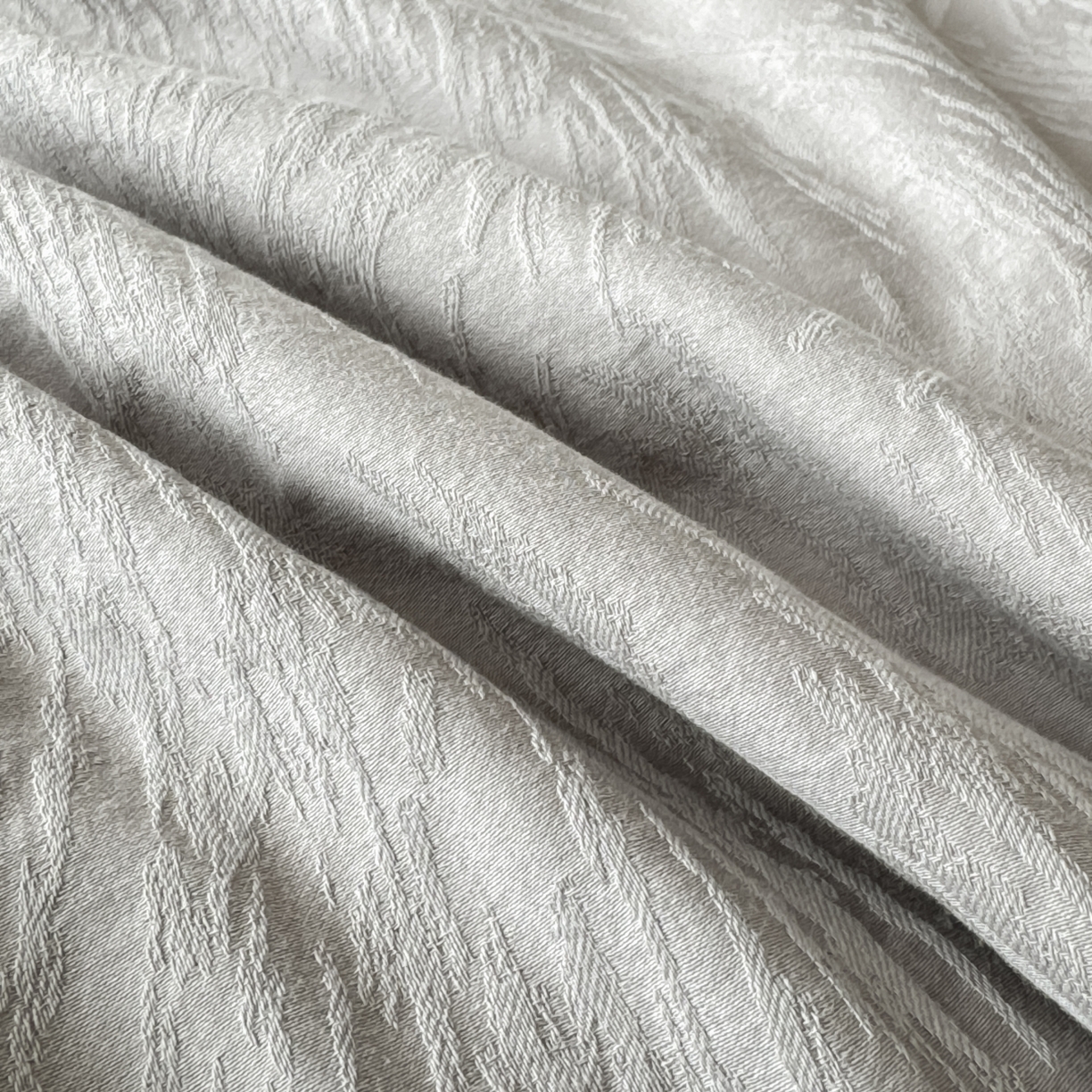 91家纺网 家纺一手货源 找家纺 玉相逢 2026春夏新款全棉60S长绒棉立体厚织提花夏被四件套 克拉拉-太空灰