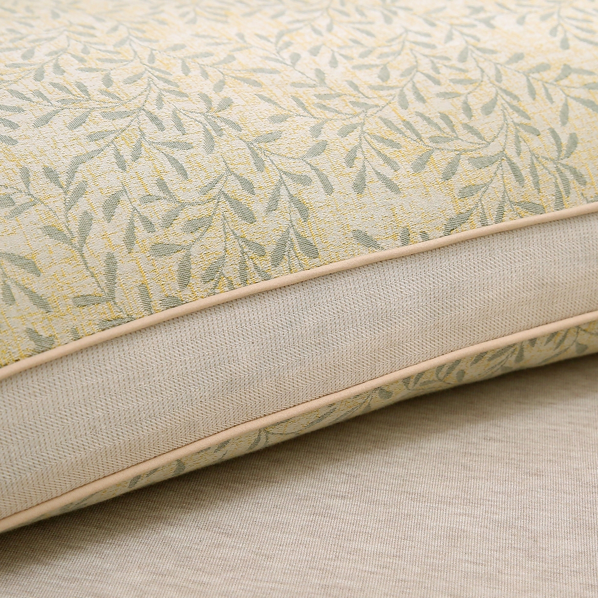 91家纺网 家纺一手货源 找家纺 梦叶草 2026新款棉麻荞麦提花护颈枕 浅绿叶子