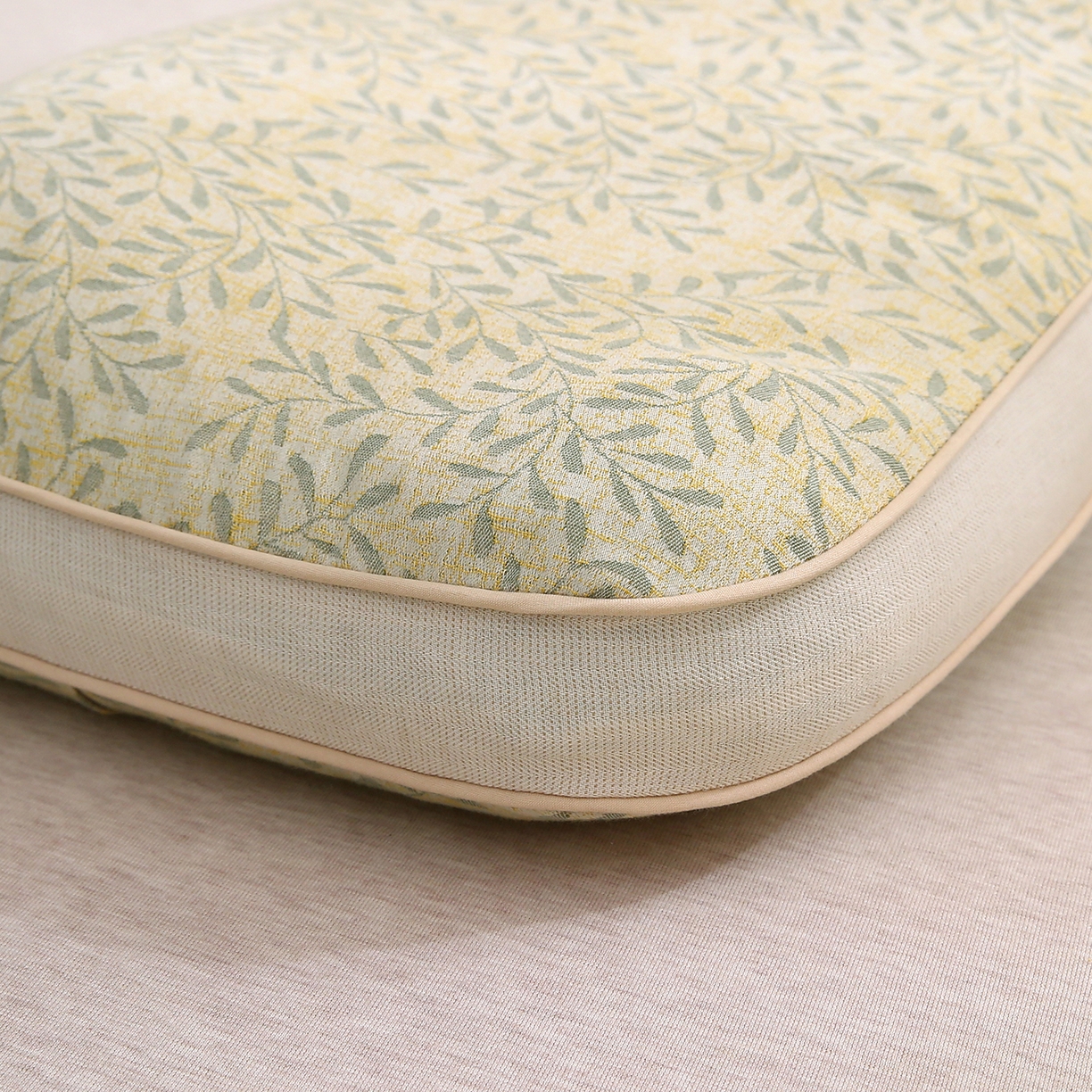 91家纺网 家纺一手货源 找家纺 梦叶草 2026新款棉麻荞麦提花护颈枕 浅绿叶子