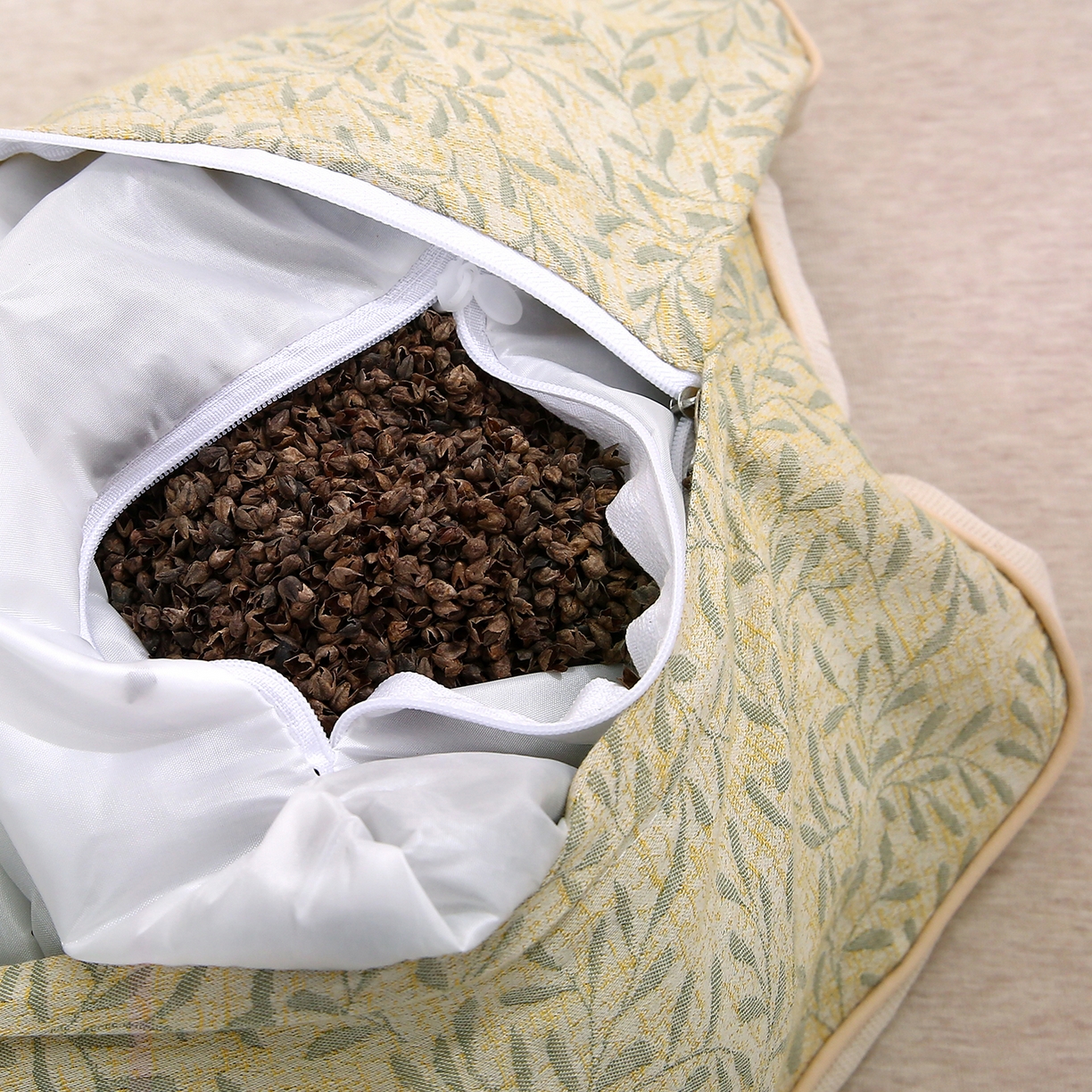 91家纺网 家纺一手货源 找家纺 梦叶草 2026新款棉麻荞麦提花护颈枕 浅绿叶子