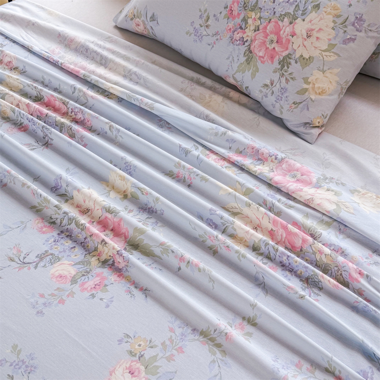 91家纺网 家纺一手货源 找家纺 晨晨家纺 2026春夏新款小清新全棉纯棉印花床单三件套 秘境