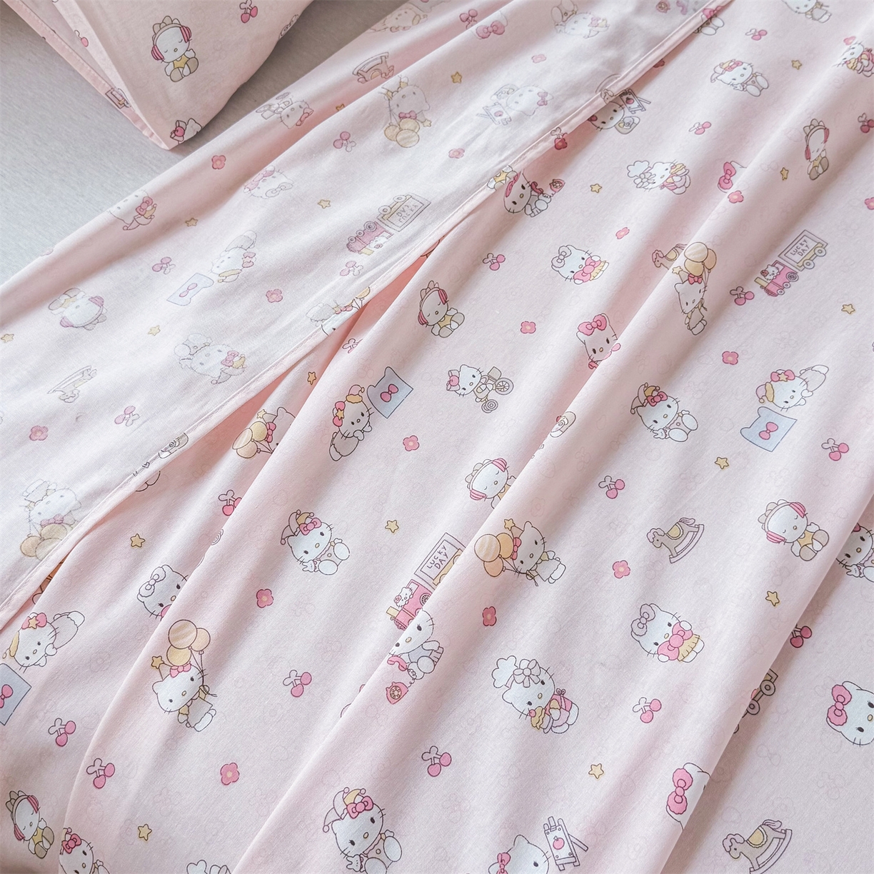 91家纺网 家纺一手货源 找家纺 晨晨家纺 2026春夏新款小清新全棉纯棉印花床单三件套 凯蒂公主