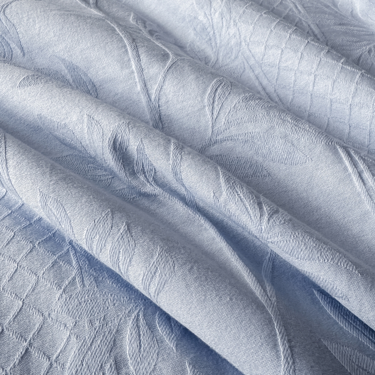 91家纺网 家纺一手货源 找家纺 玉相逢 2026春夏新款全棉60S长绒棉立体厚织提花夏被四件套 芊芊叶语-云水蓝