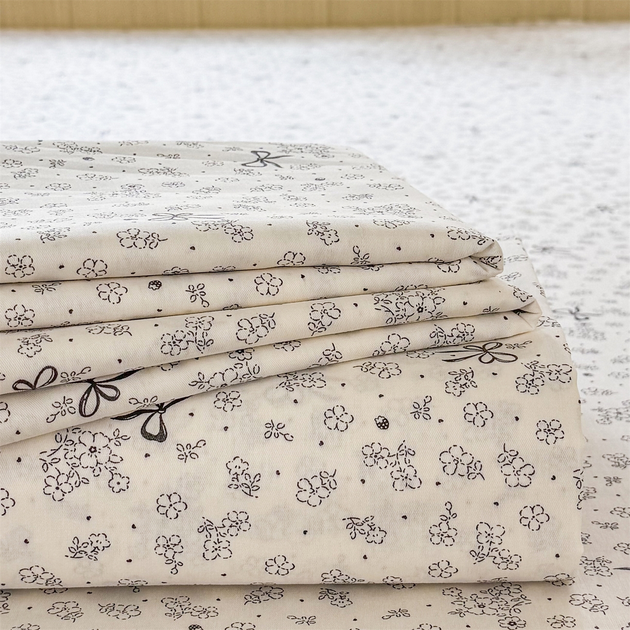 91家纺网 家纺一手货源 找家纺 晨晨家纺 2026春夏新款小清新全棉纯棉印花床单三件套 墨蝶