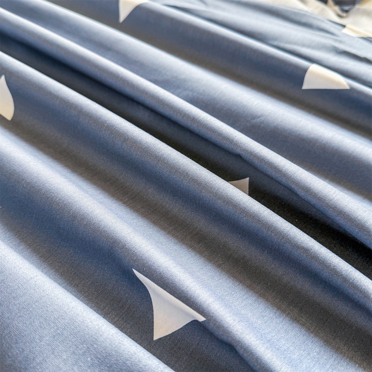 91家纺网 家纺一手货源 找家纺 晨晨家纺 2026春夏新款小清新全棉纯棉印花床单三件套 爱巢