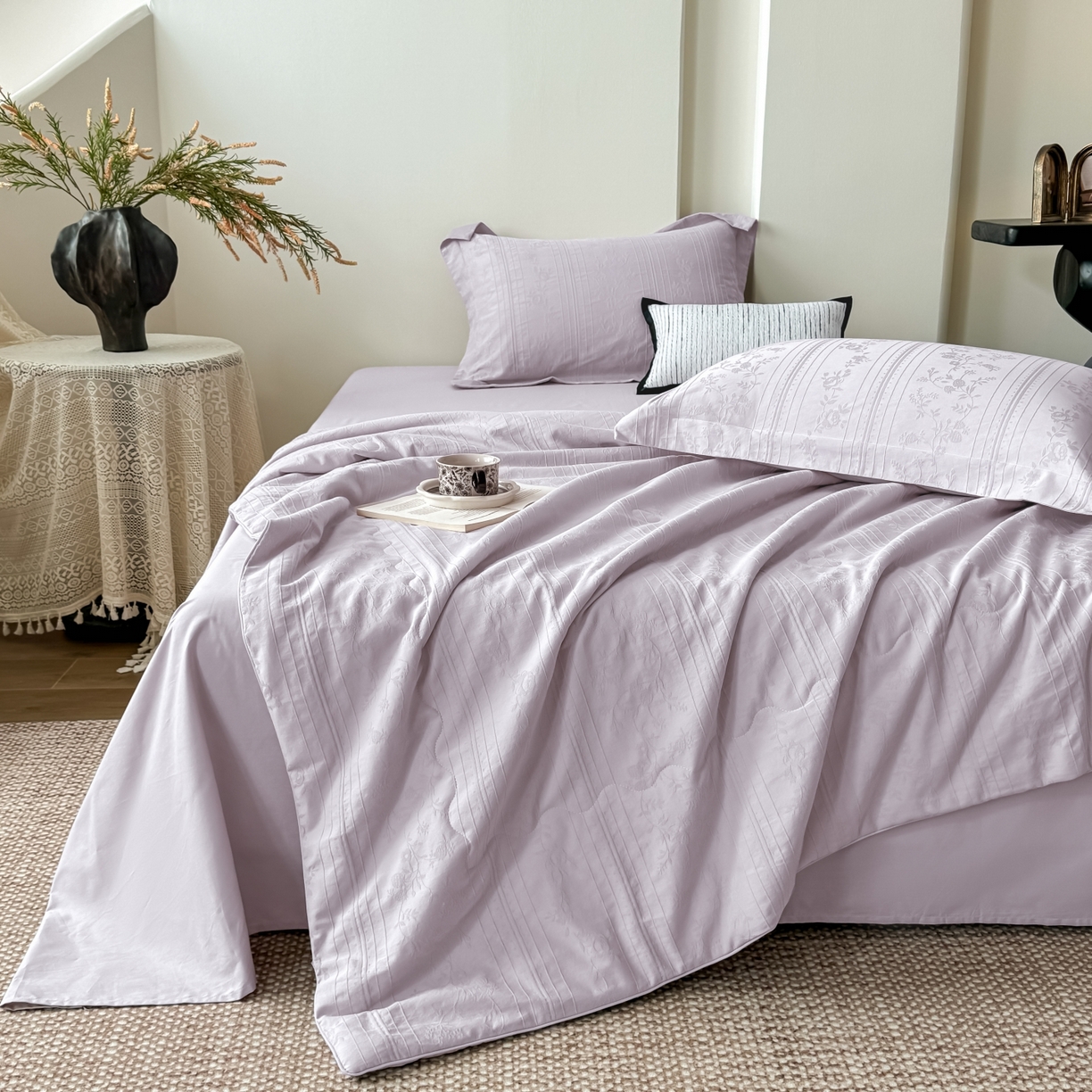 91家纺网 家纺一手货源 找家纺 玉相逢 2026春夏新款全棉60S长绒棉立体厚织提花夏被四件套 沁香-淡雅紫