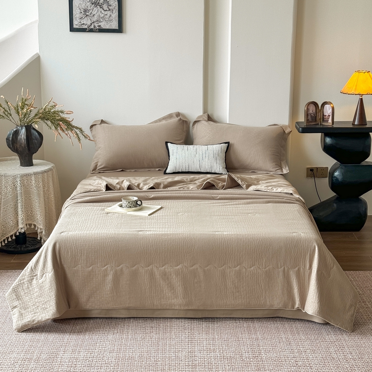 91家纺网 家纺一手货源 找家纺 玉相逢 2026春夏新款全棉60S长绒棉立体厚织提花夏被四件套 石烁-金属灰