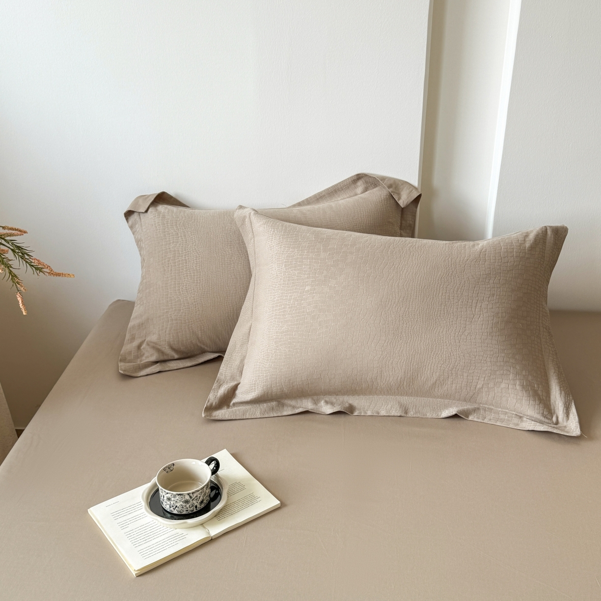 91家纺网 家纺一手货源 找家纺 玉相逢 2026春夏新款全棉60S长绒棉立体厚织提花夏被四件套 石烁-金属灰