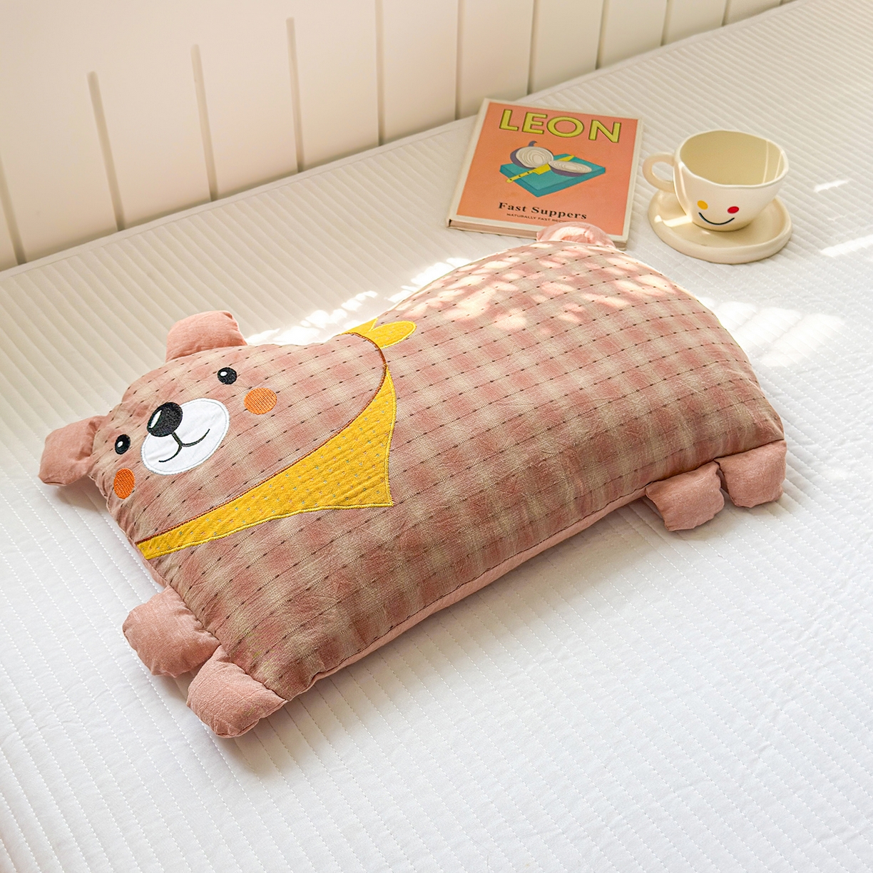 91家纺网 家纺一手货源 找家纺 （总）梦叶草 2026新款全棉贴布绣哈尼熊荞麦枕