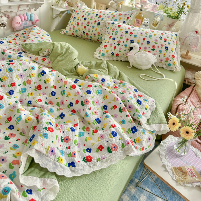 91家纺网 家纺一手货源 找家纺 几禾 2026新款泡芙纱全棉蕾丝花边夏被-花笺系列（甜系花边撞入梦境，软乎乎的质感，治愈所有疲惫） 花笺-彩色花园