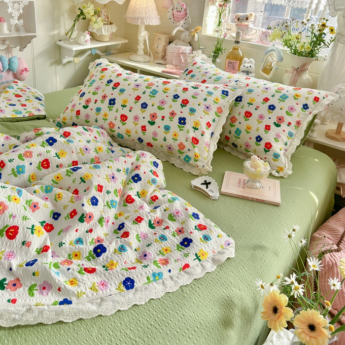 91家纺网 家纺一手货源 找家纺 几禾 2026新款泡芙纱全棉蕾丝花边夏被-花笺系列（甜系花边撞入梦境，软乎乎的质感，治愈所有疲惫） 花笺-彩色花园